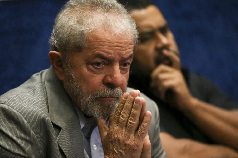 MPE cobra certidão criminal de Lula, e candidatura é ameaçada