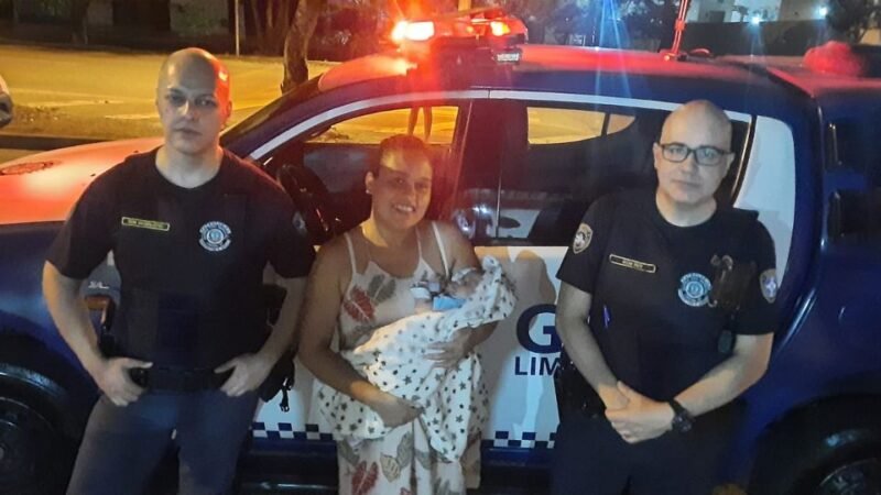 GCM DE LIMEIRA FAZEM MANOBRA PARA DESENGASGAR UM BEBÊ  DE 2 MESES DE VIDA A AJUDAM SALVAR A CRIANÇA.