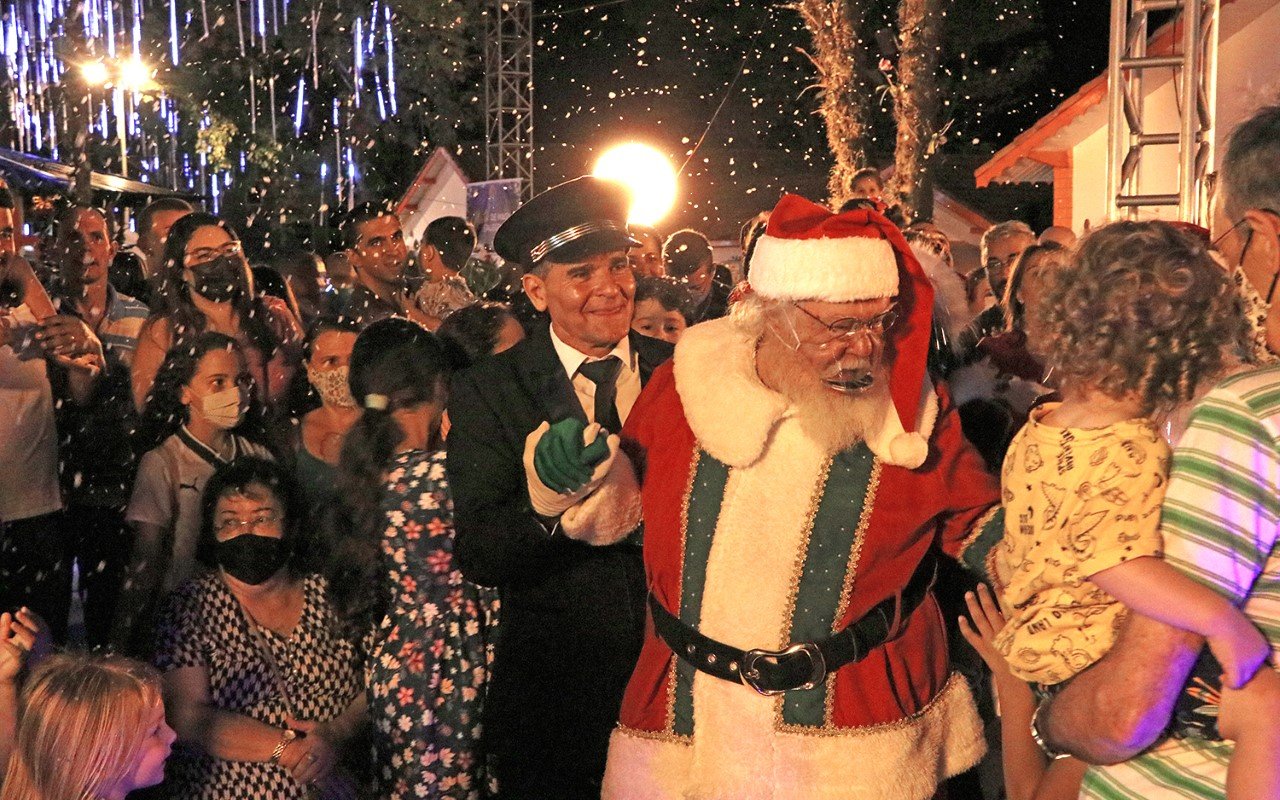 Natal Mágico de Holambra começa dia 25 com espetáculo de luzes e muitas atrações