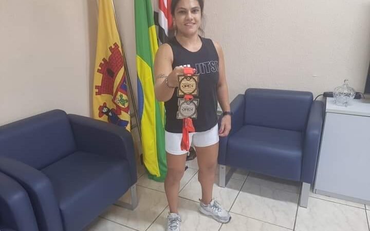 JU LONGHI FATURA OURO E PRATA NO RIO SUMMER DE JIU-JITSU.