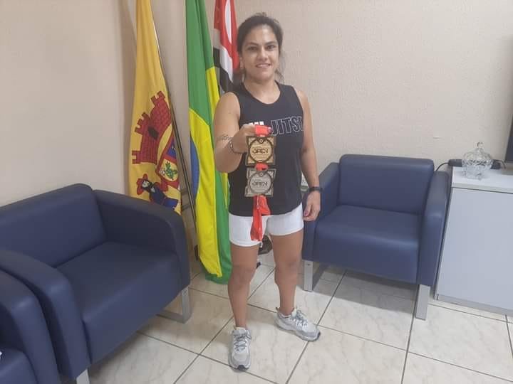 JU LONGHI FATURA OURO E PRATA NO RIO SUMMER DE JIU-JITSU.