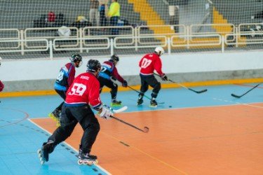 Competições e oportunidade de jogar e estudar nos Estados Unidos movimentam o hockey de Amparo