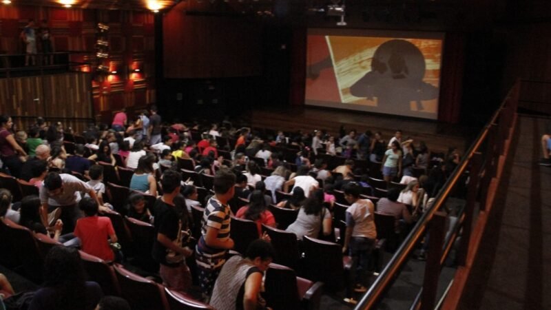 FESTIVAL DE FÉRIAS DE JAGUARIÚNA TEM MÚSICA, CINEMA, TEATRO E ATÉ PASSEIO DE MARIA FUMAÇA GRATUITOS2