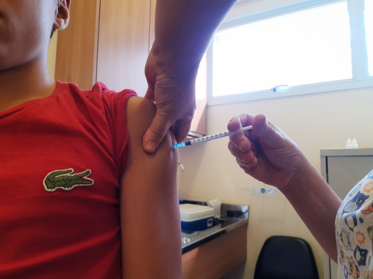 Saúde retoma na segunda vacinação contra a Covid-19 em crianças de 6 meses a 11 anos