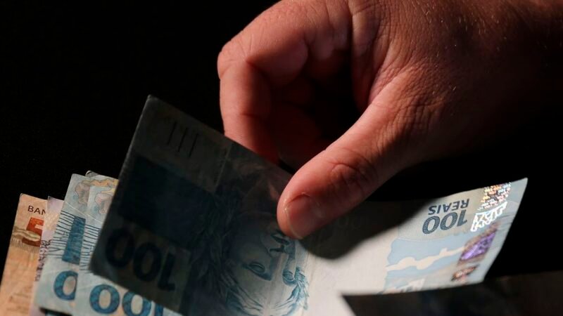 Governo antecipa para maio o pagamento do 13º de beneficiários do INSS