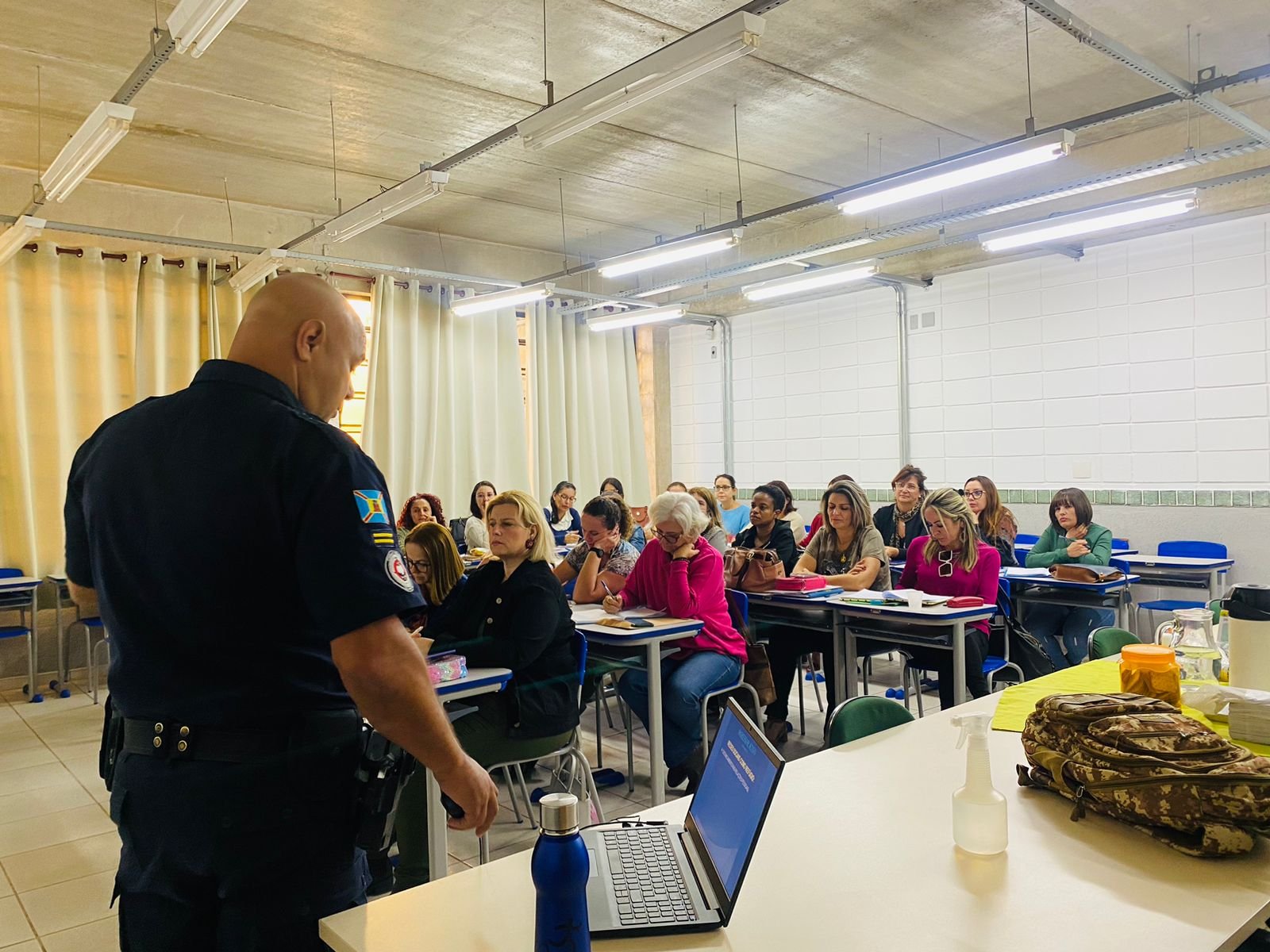 Prefeitura de Artur Nogueira promove treinamento sobre segurança nas escolas municipais .Palestra reuniu gestoras escolares nesta terça (16) e abordou o tema ‘Como agir diante de um agressor ativo’