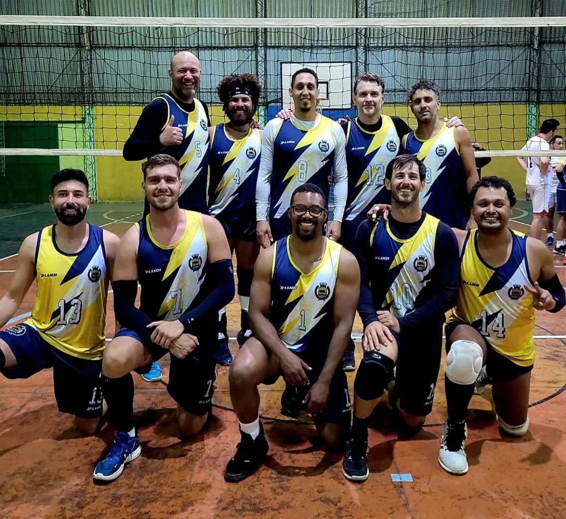 VOLEIBOL MASCULINO MASTER VENCE EM VALINHOS