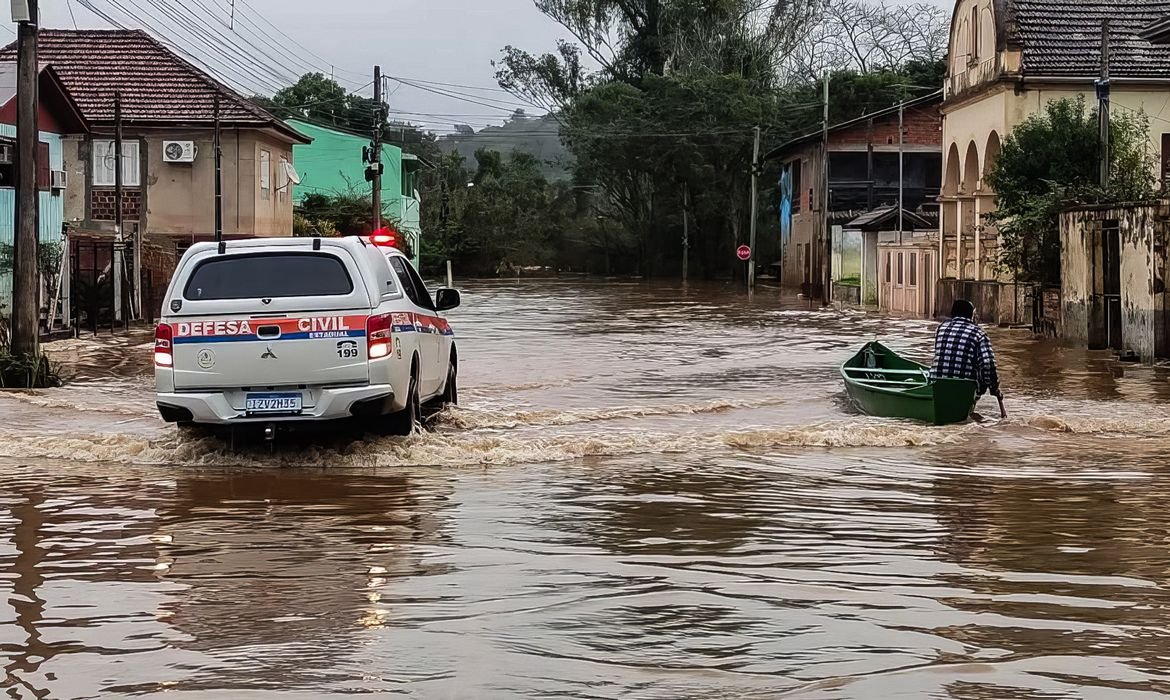 Mortes no Rio Grande do Sul chegam a 37 por causa de ciclone