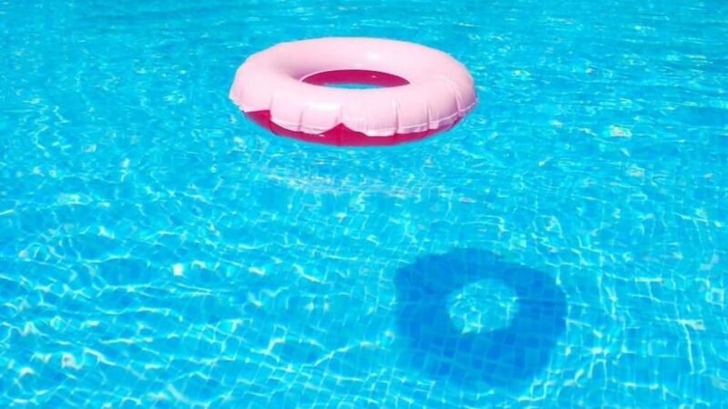 Criança de dois anos morre após se afogar em piscina de sítio em Monte Sião (MG).