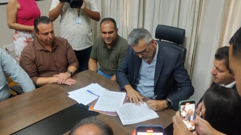JAGUARIÚNA ASSINA PRIMEIRO CONTRATO DO BRASIL DO NOVO PROGRAMA ‘MINHA CASA, MINHA VIDA’