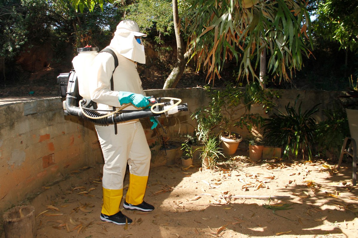 NEBULIZAÇÃO CASA A CASA CONTRA A DENGUE VISITA 163 RESIDÊNCIAS NO CRUZEIRO DO SUL EM DOIS DIAS DE SERVIÇO