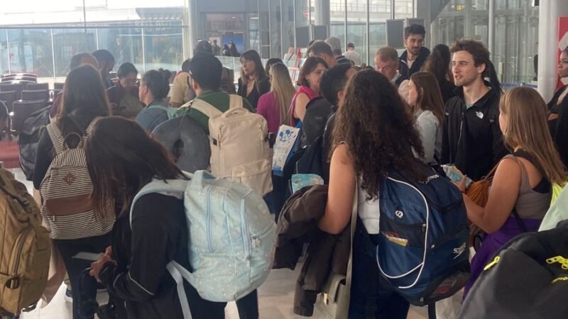 MORADOR DE JAGUARIÚNA REFEM DA AZUL NO AEROPORTO ORLY EM PARIS . PREVISÃO DO VÔO É PARA AMANHA AS 15 hs.Azul cancela dois voos seguidos em Paris por problemas técnicos em A330Por Carlos Martins- 10 de junho de 2024
