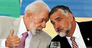 Mais um escândalo para a conta do governo Lula: o TCU suspendeu nesta quarta-feira a megalicitação de R$ 197 milhões da SECOM de Lula por indícios graves de fraude. A iniciativa de acionar o TCU foi do deputado Marcel Van Hattem do Partido Novo.