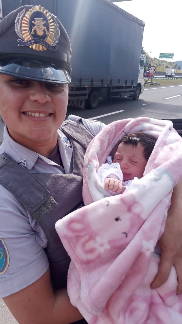 Policiamento Rodoviário Realiza Salvamento de Recém-Nascida Engasgada