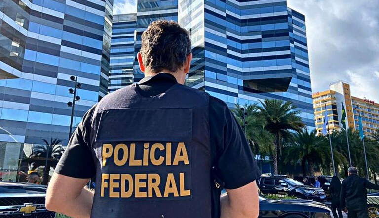 PF prende hacker suspeito de invadir sistemas da PF e de outras instituições internacionaisPoliciais federais cumpriram um mandado de busca e apreensão e um de prisão preventiva em Belo Horizonte/MG