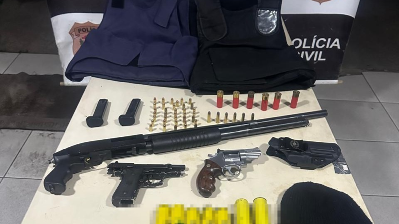 Grupo especializado em roubo de cargas é preso com armas e dinamites em imóvel na zona sul de SP