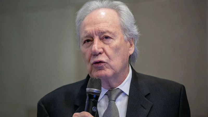 CUMPANHEIRO LEWANDOWSKI , E A CERVEJINHA DOS MENINOS ? Lewandowski quer aumentar em 50% pena para roubo de celularMinistro da Justiça encaminhou projeto de lei ao Palácio do Planalto