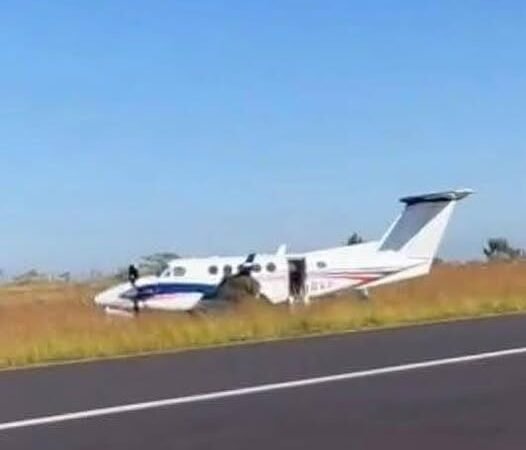 AVIÃO QUE TRANSPORTAVA DUPLA SERTANEJA RIO NEGRO E SOLIMÕES VAI PARAR NO MEIO DO MATO APÓS DECOLAGEM