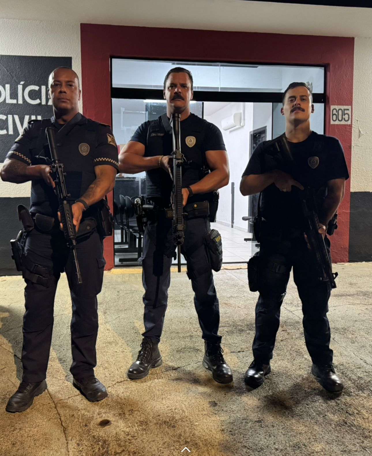 FLAGRANTE DE TRÁFICO DE DROGAS EM JAGUARIÚNA TERMINA COM UM PRESO E MATERIAL ILÍCITO APREENDIDO