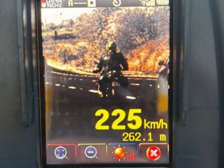 Operação Impacto/Speed flagra motocicleta a 225 km/h na Rodovia dos Bandeirantes em Sumaré