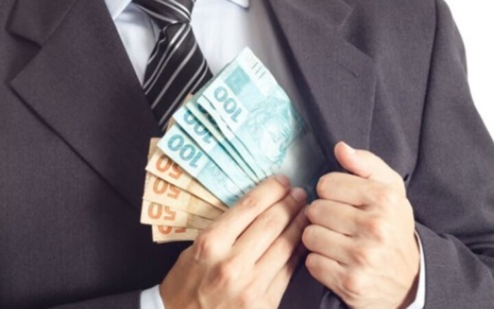 O JOGO SUJO DA POLÍTICA BRASILEIRA: MANOBRAS, ACORDOS E A MASSA DE ELEITORES
