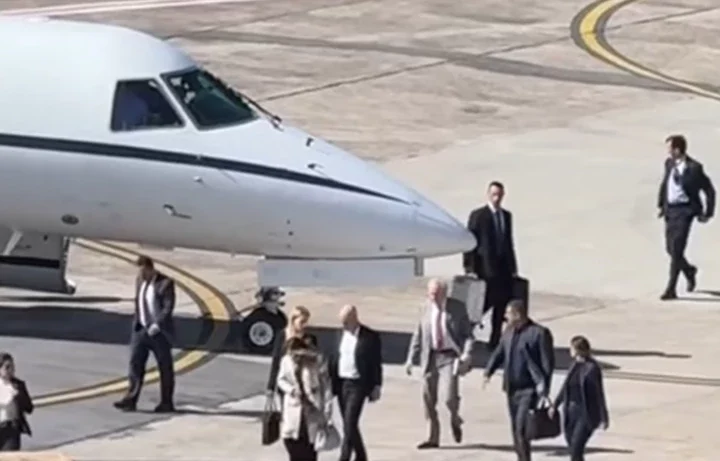 🚨 VIAGEM DE JANJA E MORAES EM AVIÃO DA FAB GERA QUESTIONAMENTOS SOBRE USO DA ESTRUTURA PÚBLICA 🚨📍 Brasília / São Paulo – 30/06/2025