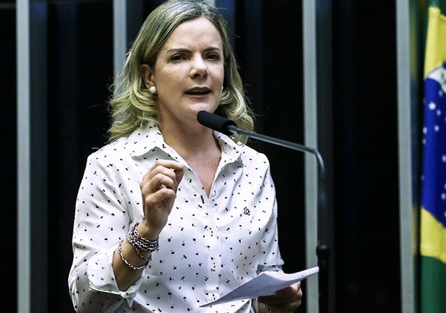 FAKE NEWS DA GLEICE- Gleisi é corrigida após tentar culpar Bolsonaro por IOF alto .