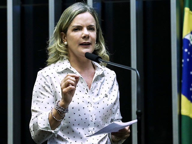 FAKE NEWS DA GLEICE- Gleisi é corrigida após tentar culpar Bolsonaro por IOF alto .