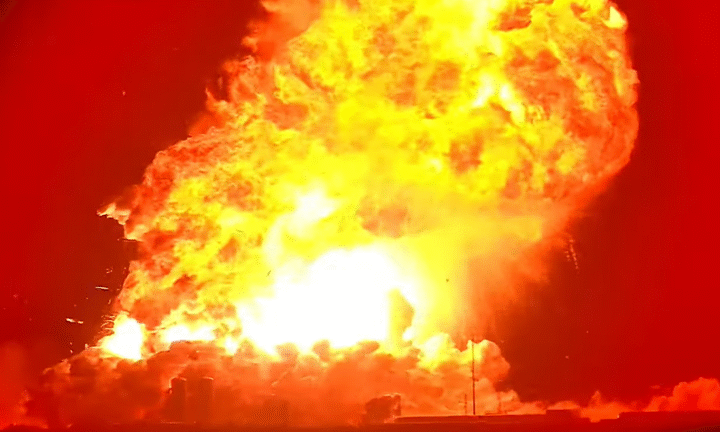 Foguete da SpaceX explode durante teste nos Estados Unidos