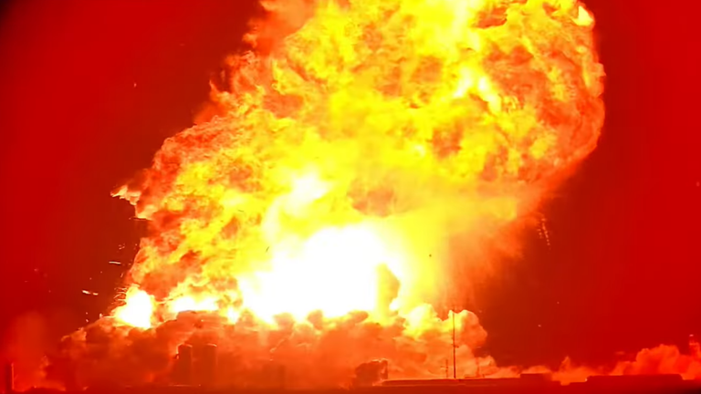 Foguete da SpaceX explode durante teste nos Estados Unidos