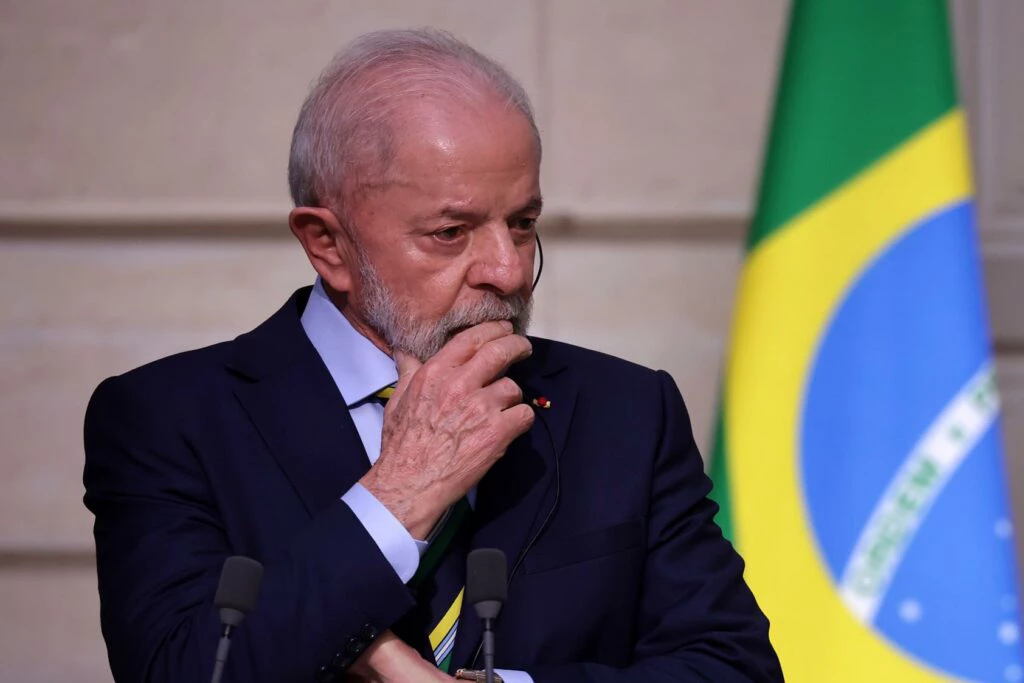 LULA RECUA E CANCELA PRONUNCIAMENTO SOBRE TAXAÇÃO DE TRUMP — MEDO DE REPERCUSSÃO OU ESTRATÉGIA POLÍTICA?