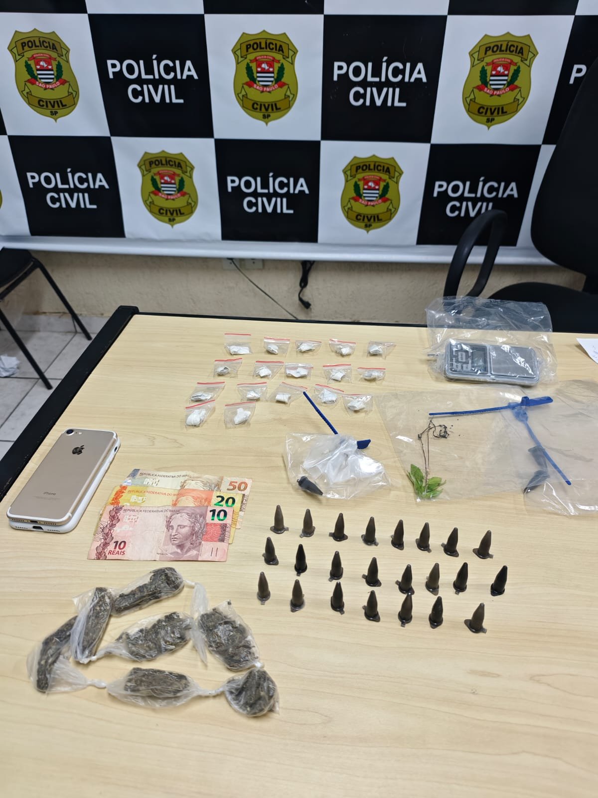 Polícia Civil de Jaguariúna prende três suspeitos por tráfico de drogas com forte apoio da GCM e do Canil