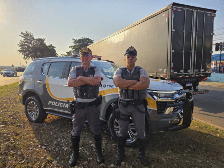 🚨 TOR DO 4º BPRv INTERCEPTA CAMINHÃO ROUBADO E RECUPERA CARGA AVALIADA EM MILHARES DE REAIS EM CAMPINAS