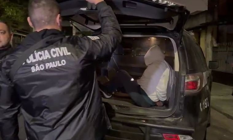 Polícia cumpre mais de 60 mandados contra quadrilha especializada em roubos a condomínios de luxoAté o momento, 15 envolvidos foram presos; operação ocorre na capital e em cidades da região metropolitana