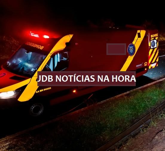 CAMINHÃO BITREM TOMBA NA RODOVIA SP-215 ENTRE O DISTRITO DE SÃO ROQUE DA FARTURA E VARGEM GRANDE DO SUL; VÍTIMA FICOU PRESA ENTRE AS FERRAGENS