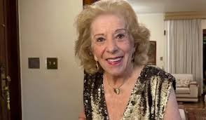 Despedida à influenciadora conhecida como “Rainha do Brasil” e criadora do bordão “Tá barato”