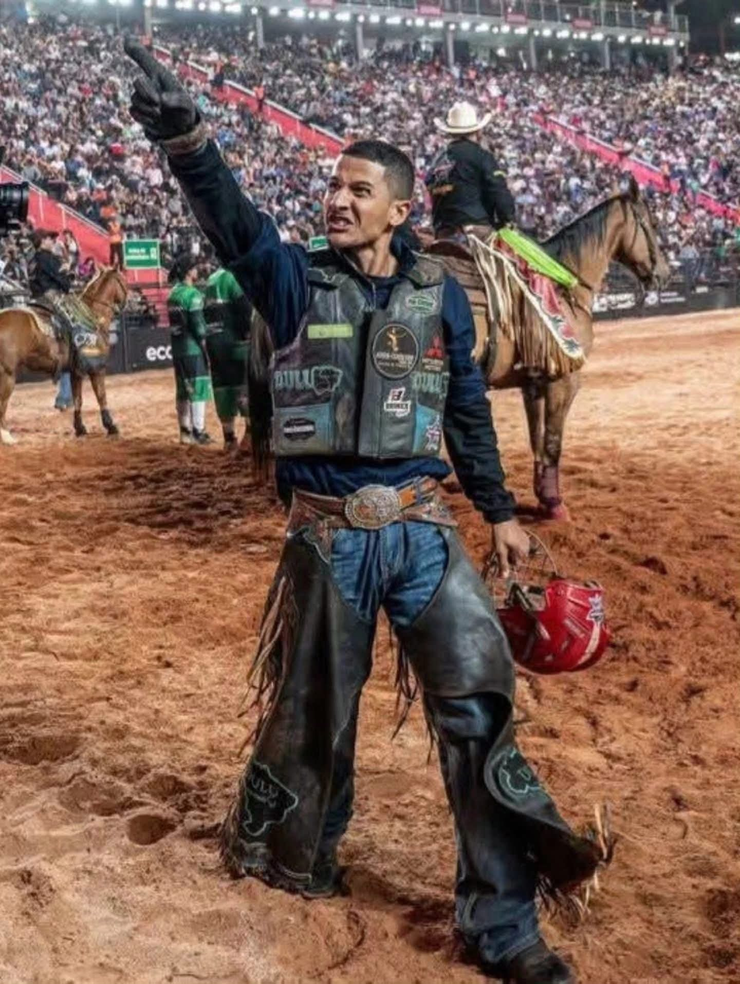 🐂🏆 Jovem de 19 anos de Inocência (MS) é campeão brasileiro de montaria em touros 🏆🐂