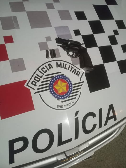 PM PRENDE HOMEM EM PEDREIRA POR VIOLÊNCIA DOMÉSTICA E POSSE ILEGAL DE ARMA