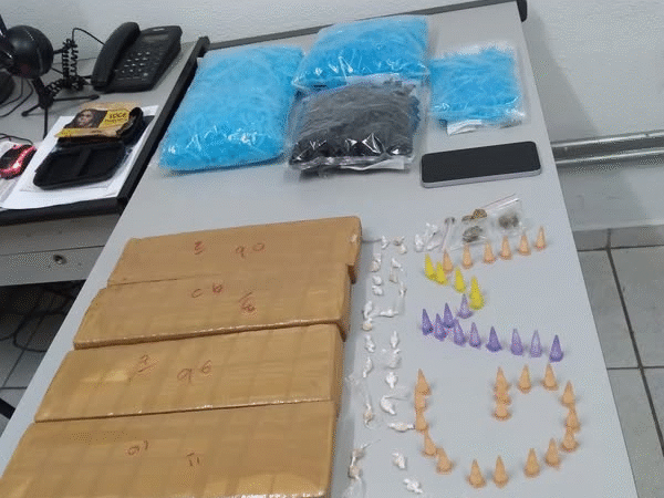 🚨 ROMU DE PEDREIRA PRENDE TRAFICANTE COM QUASE 4 KG DE DROGAS 🚨