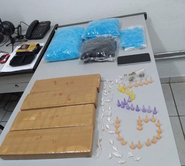 🚨 ROMU DE PEDREIRA PRENDE TRAFICANTE COM QUASE 4 KG DE DROGAS 🚨