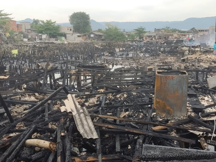 🔥 TRAGÉDIA NA ZONA NOROESTE DE SANTOS: INCÊNDIO DESTRÓI MAIS DE 50 CASAS