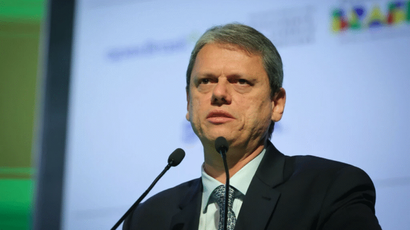 Tarcísio dispara contra Lula e PT: “O Brasil não aguenta mais”Governador de São Paulo defende “troca de piloto” e critica gestão federal durante fórum do BTG Pactual