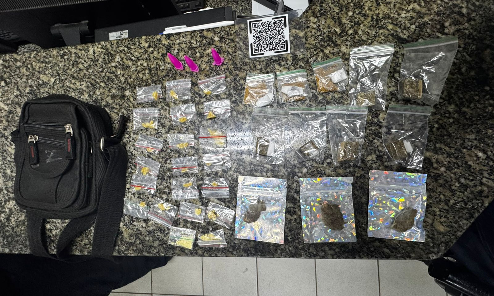 GCM de Jaguariúna apreende drogas abandonadas durante fuga em área de mata