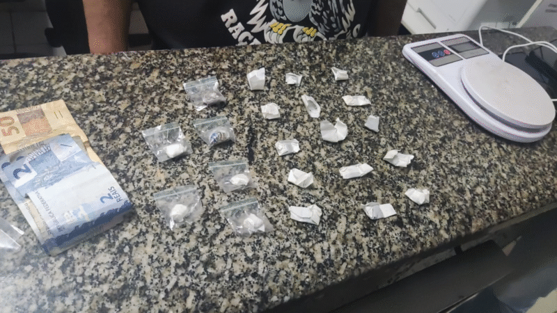 GCM de Jaguariúna realiza flagrante de tráfico de drogas no Jardim Europa em Jaguariúna…..