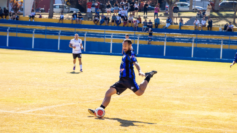 TAÇA PRATA DO AMADORZÃO TERÁ OITO JOGOS NO FIM DE SEMANAO Campeonato Amador de Futebol – Amadorzão 2025, promovido pela Secretaria de Esportes, Juventude e Lazer de Jaguariúna tem sequência neste final de semana com 8 jogos agendados pela 8ª rodada da Taça Prata.