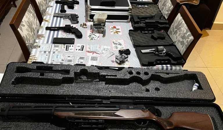 PM prende ‘armeiro’ de facção criminosa com arsenal no interior de SP