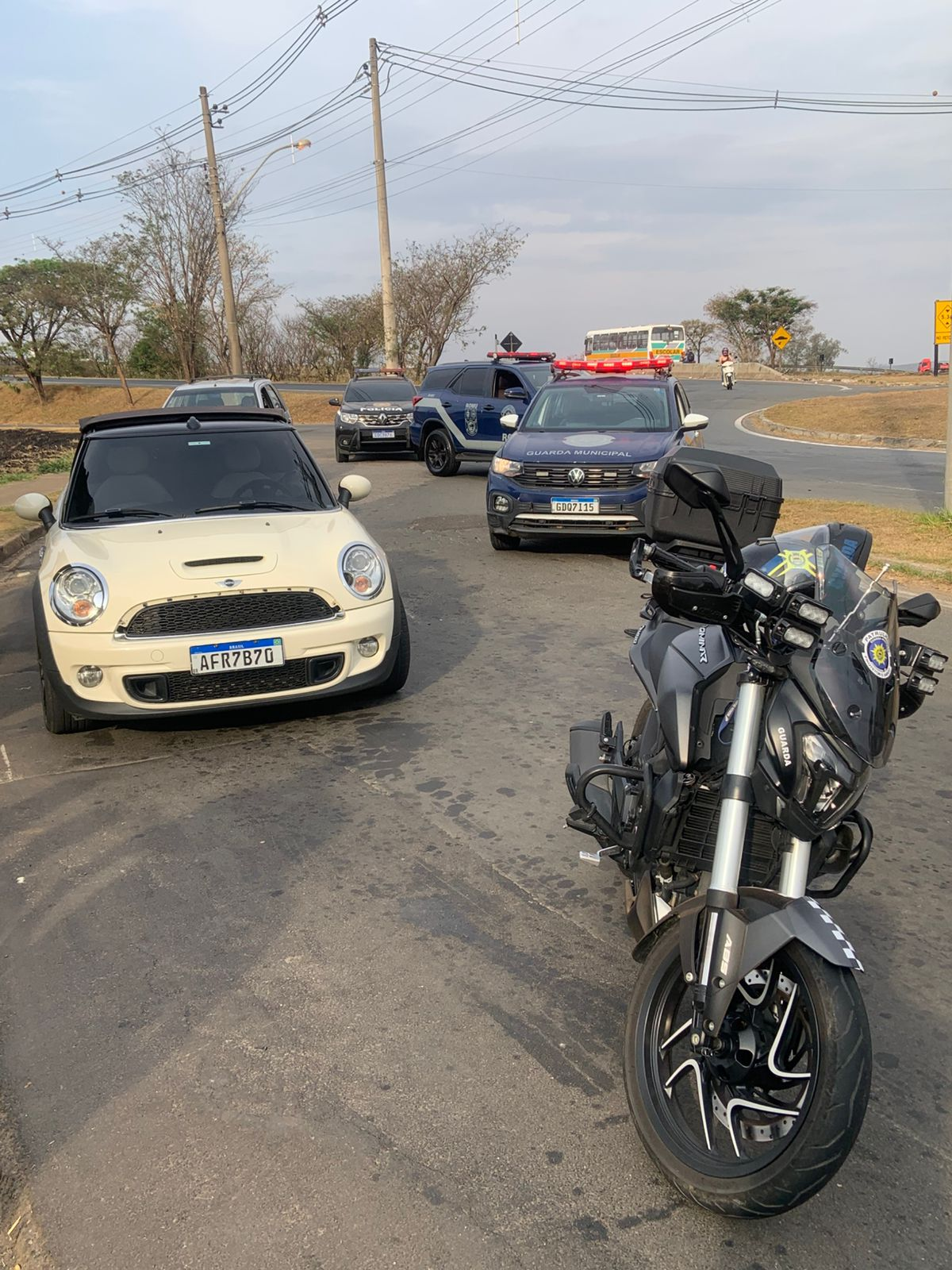 🚨 GCM de Jaguariúna localiza veículo produto de furto na Rodovia João Beira 🚨