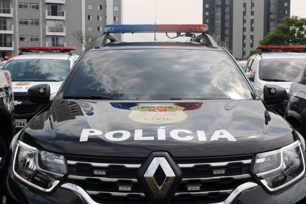 Megaoperação da Polícia Civil de SP mira tráfico de drogas e crime organizadoAo todo, estão sendo cumpridos 60 mandados, sendo 15 de prisão e 45 de busca e apreensão; operação envolve mais de 100 viaturas e 200 policiais civis