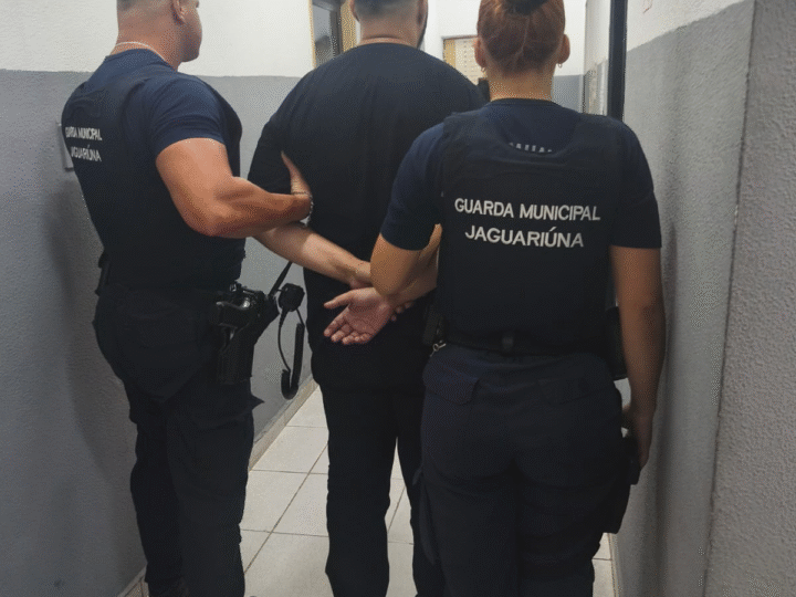 🚨 JAGUARIÚNA (SP): HOMEM É PRESO EM FLAGRANTE APÓS INVADIR CASA DA EX-COMPANHEIRA E AMEAÇAR FAMÍLIA COM FACA