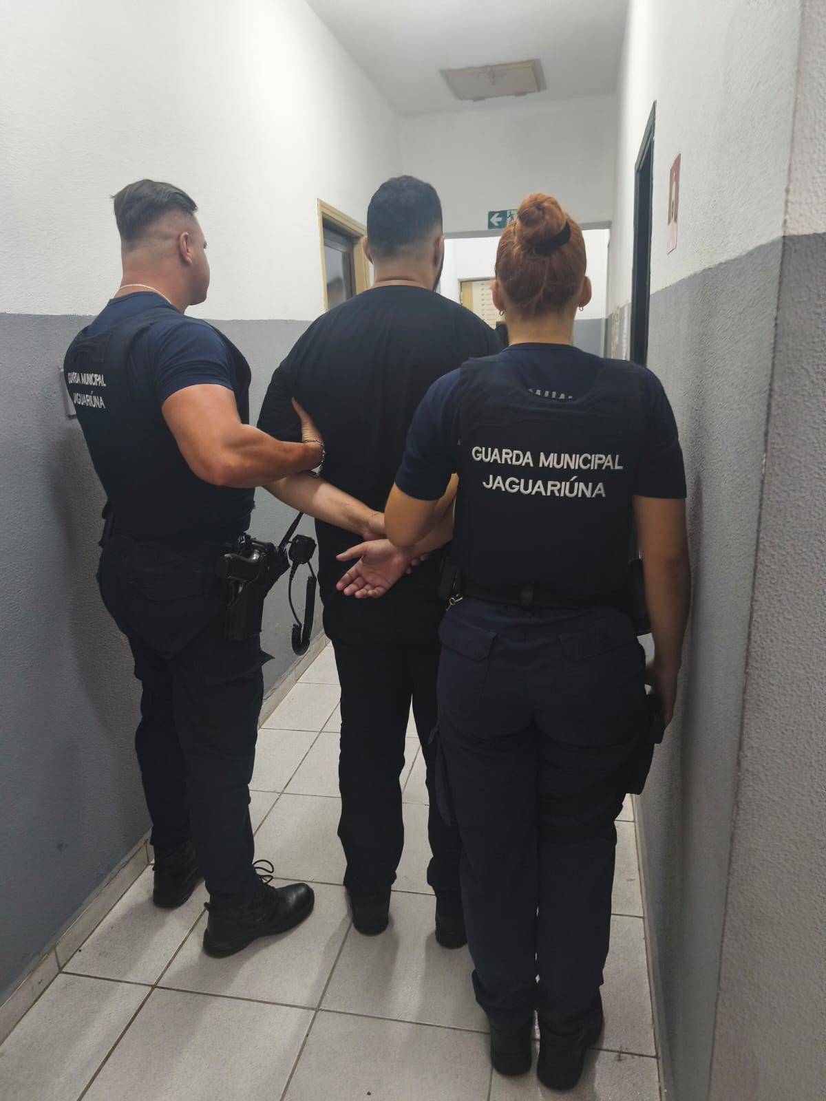 🚨 JAGUARIÚNA (SP): HOMEM É PRESO EM FLAGRANTE APÓS INVADIR CASA DA EX-COMPANHEIRA E AMEAÇAR FAMÍLIA COM FACA
